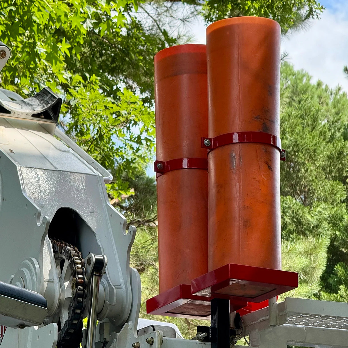 Pedestal Mount Blanket Tube Holder